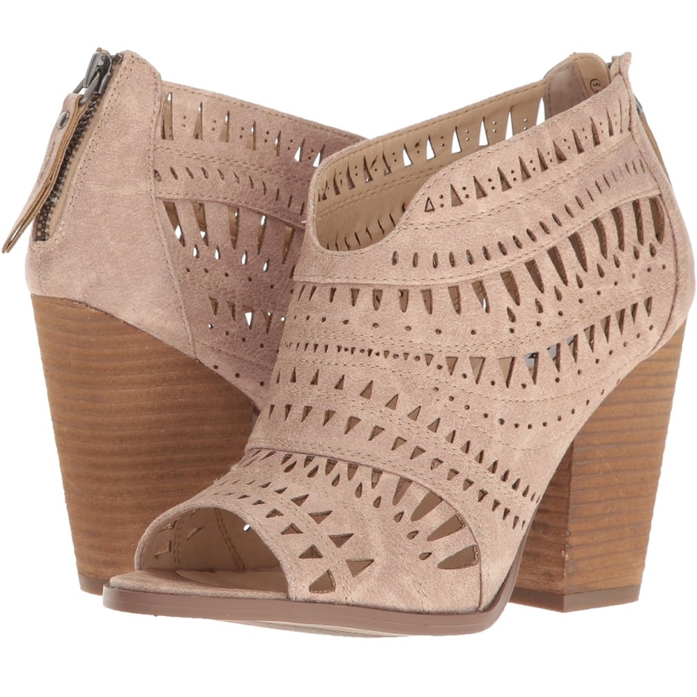Not Rated Groove Thang Ankle Bootie. Sz 7.5. Color beige/ cream